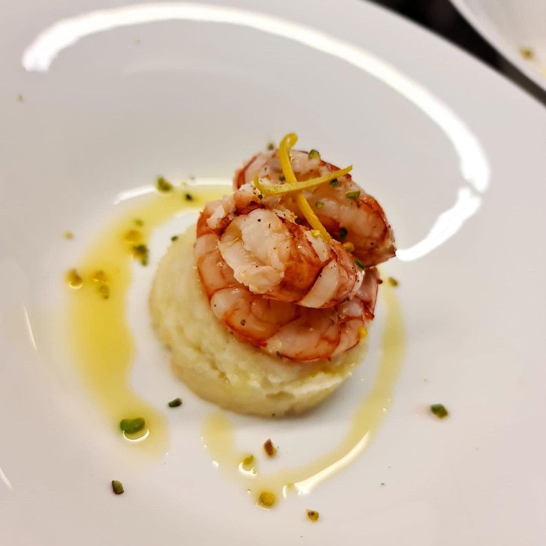 tortino di patate, gamberi e salsa di agrumi