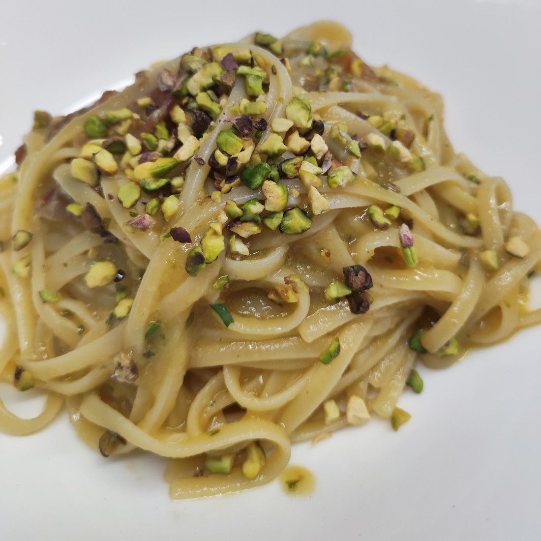 tagliatelle salsa di noci e pistacchio