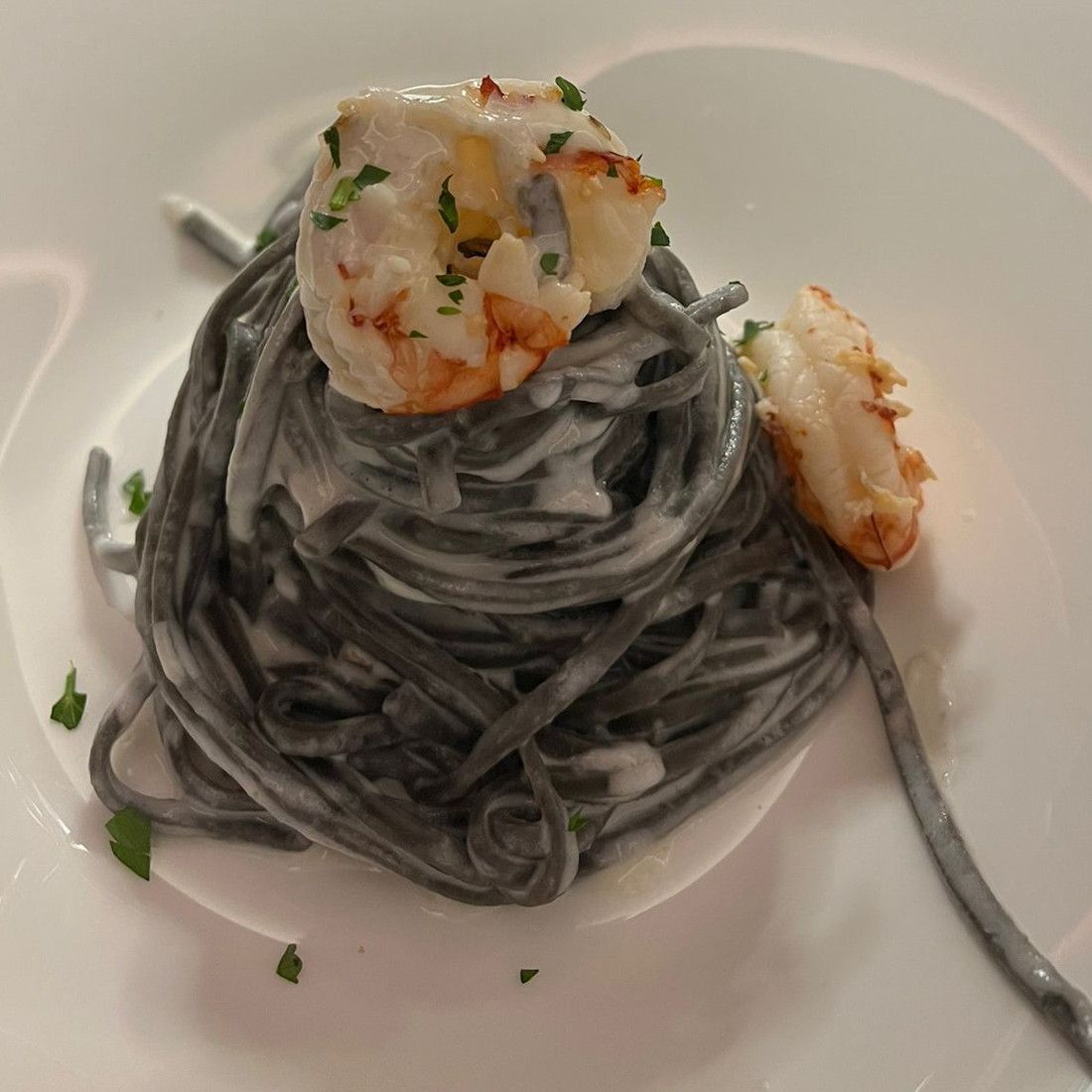 tagliatelle nero di seppia con gamberi