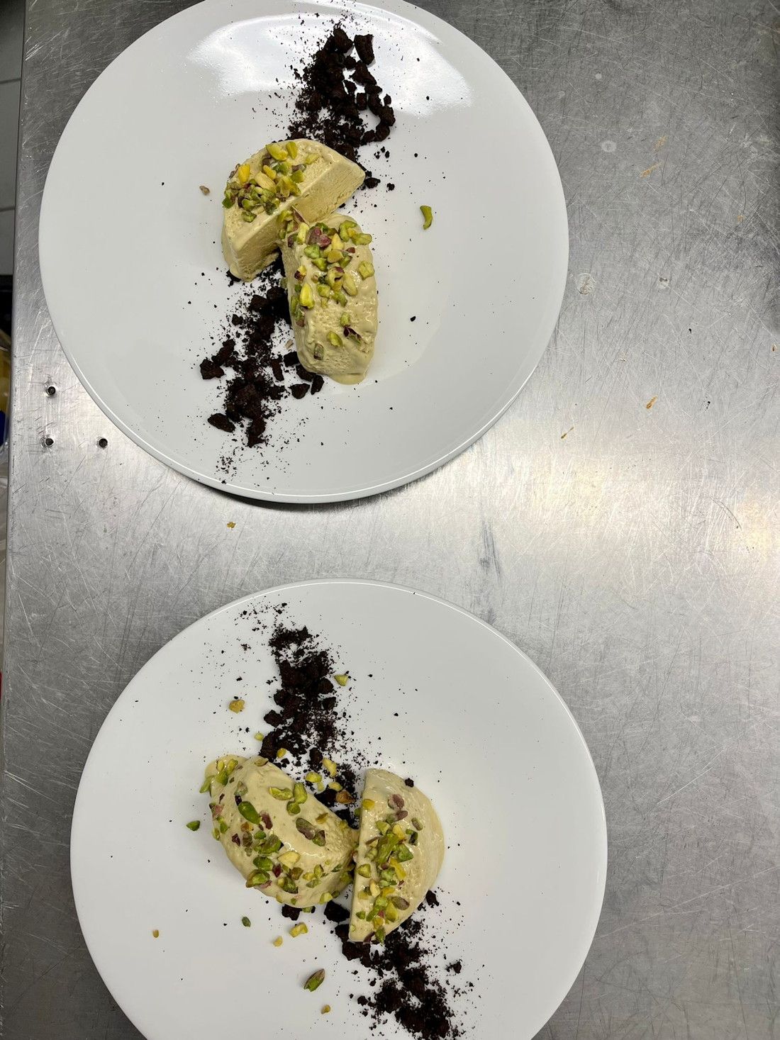 gelato pistacchio e nero vegetale